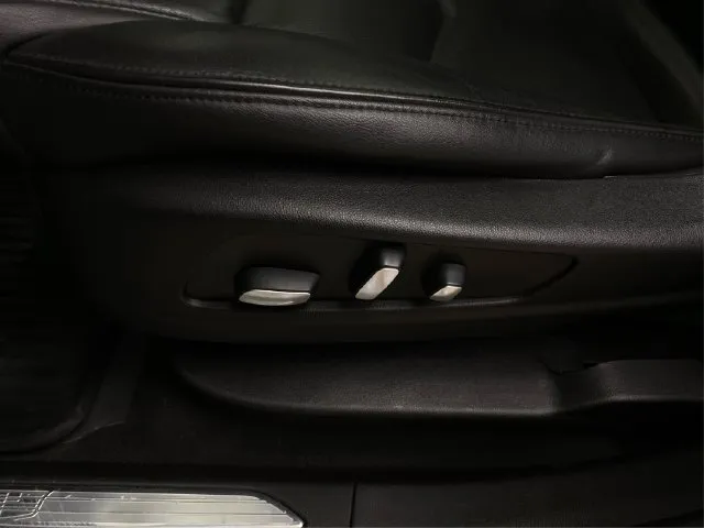 Cadillac XT5 photo 25
