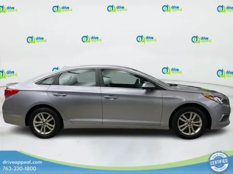 More photos of 2017 Hyundai Sonata SE at Drive Appeal Bloomington, MN
