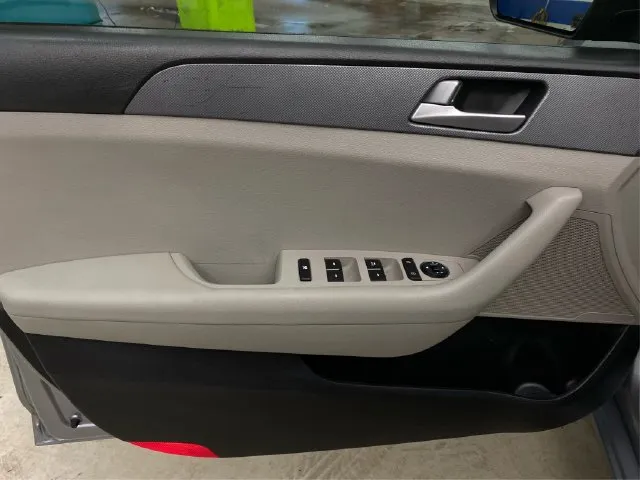 Hyundai Sonata photo 25