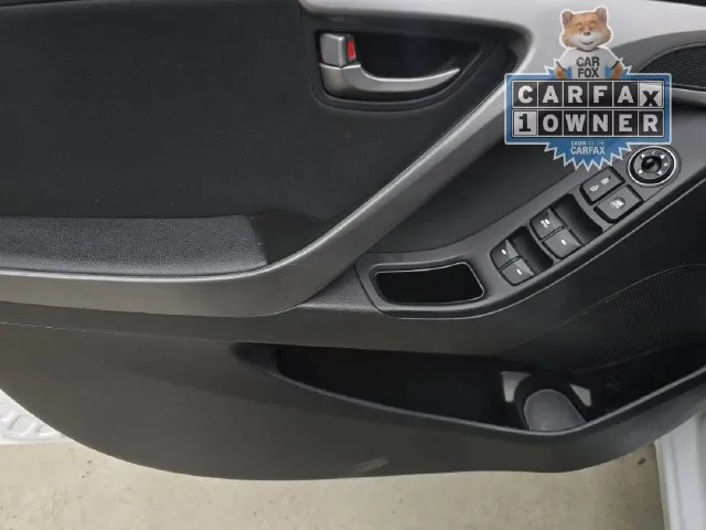 Hyundai Elantra photo 26
