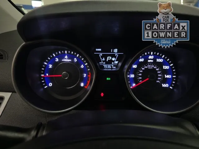 Hyundai Elantra photo 22