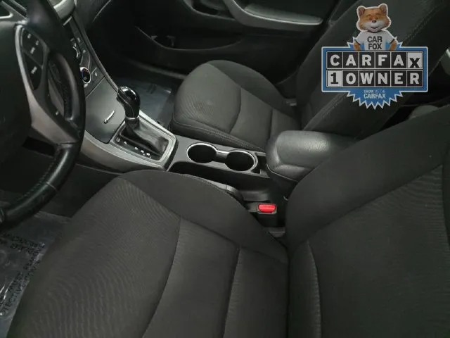 Hyundai Elantra photo 10