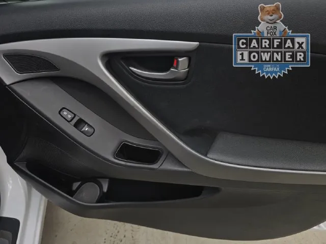Hyundai Elantra photo 28