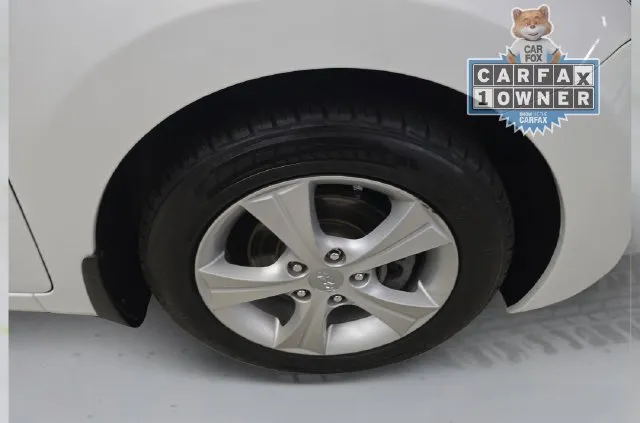 Hyundai Elantra photo 17
