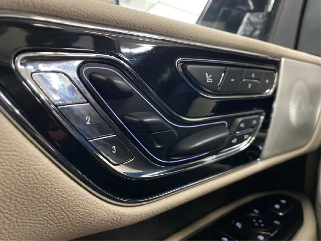 Lincoln Navigator L photo 25
