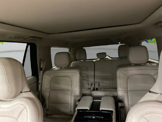 Lincoln Navigator L photo 21