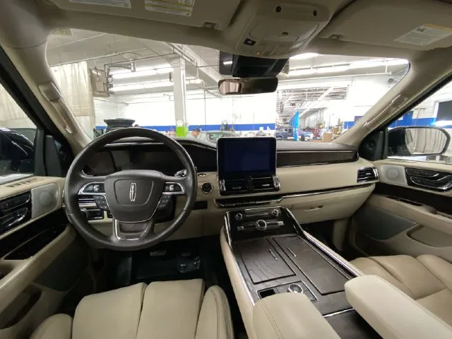 Lincoln Navigator L photo 29