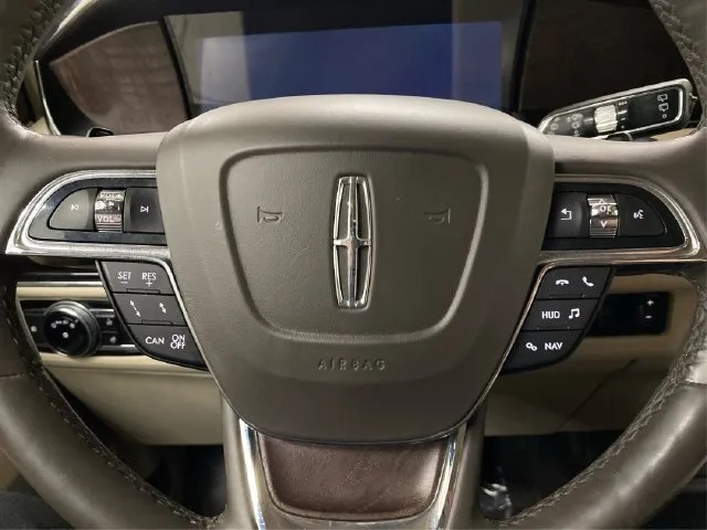 Lincoln Navigator L photo 23