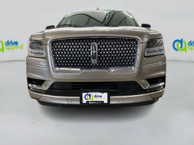 Lincoln Navigator L photo 16