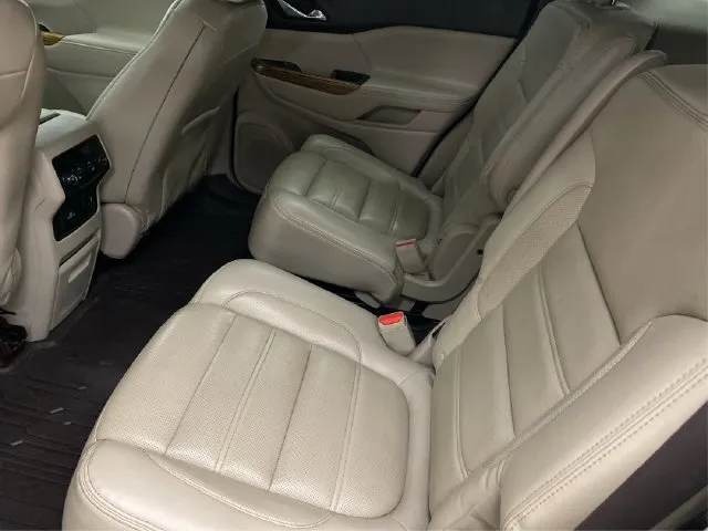 GMC Acadia photo 11