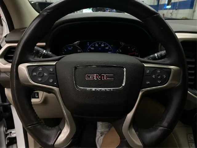 GMC Acadia photo 23