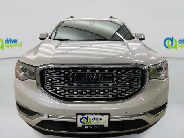 GMC Acadia photo 16