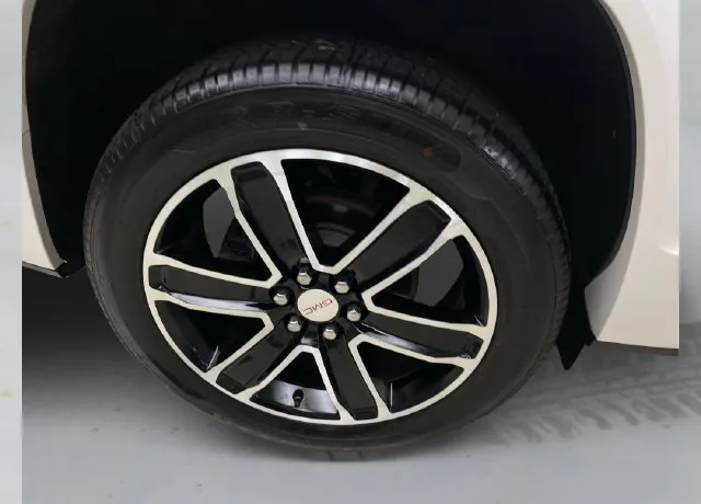 GMC Acadia photo 18