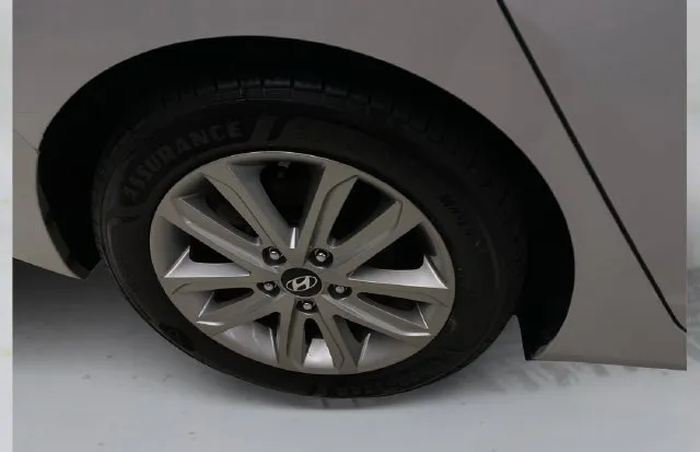 Hyundai Elantra photo 17