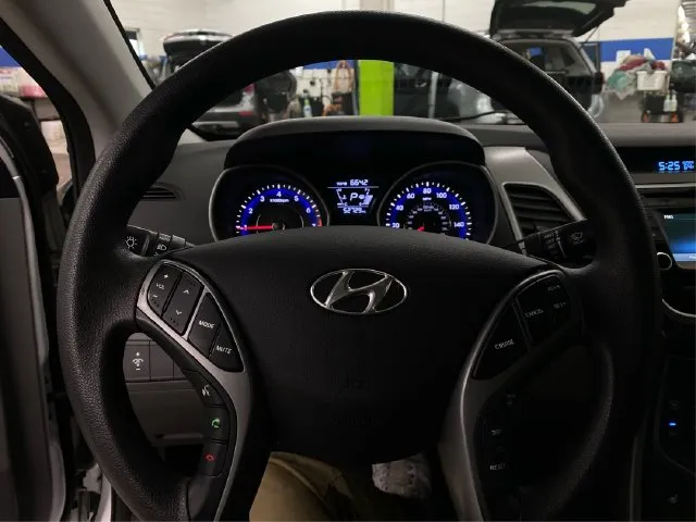Hyundai Elantra photo 22