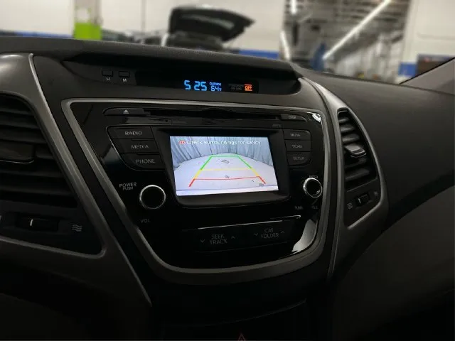 Hyundai Elantra photo 30