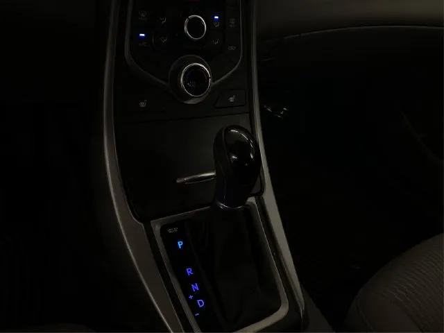 Hyundai Elantra photo 31