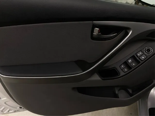 Hyundai Elantra photo 25