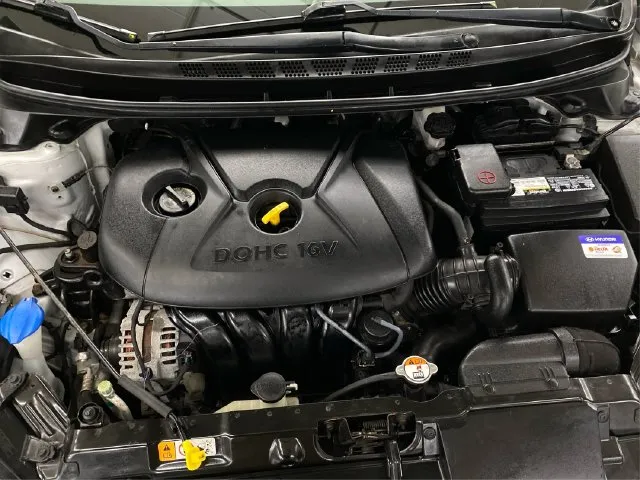 Hyundai Elantra photo 13