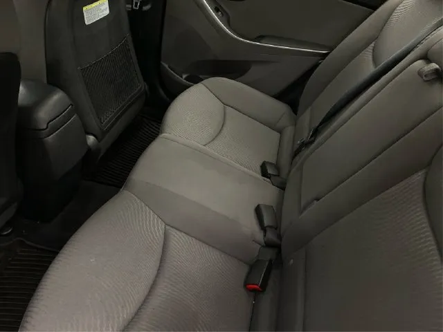 Hyundai Elantra photo 11