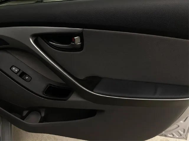 Hyundai Elantra photo 26