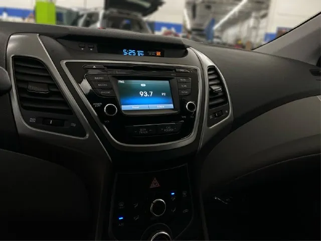 Hyundai Elantra photo 29
