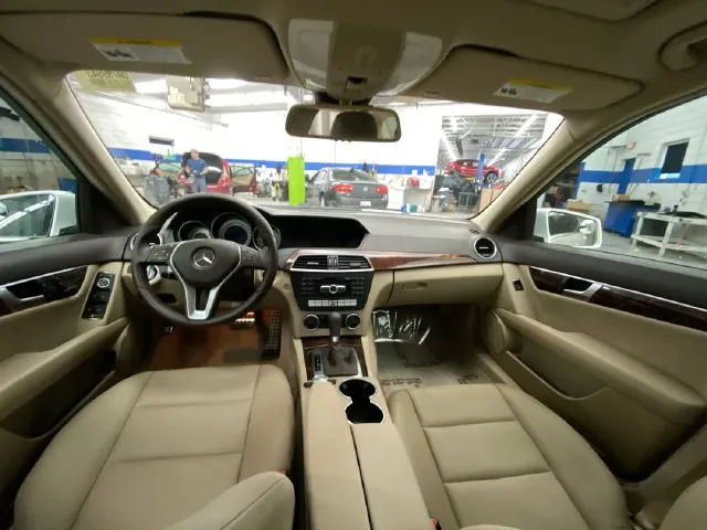 Mercedes-Benz C-Class photo 29
