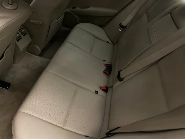 Mercedes-Benz C-Class photo 11