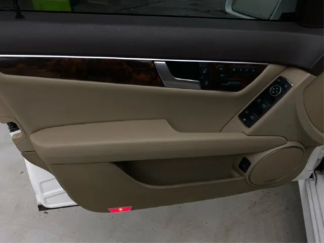Mercedes-Benz C-Class photo 26