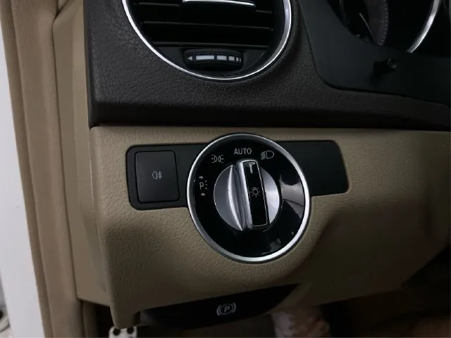 Mercedes-Benz C-Class photo 24