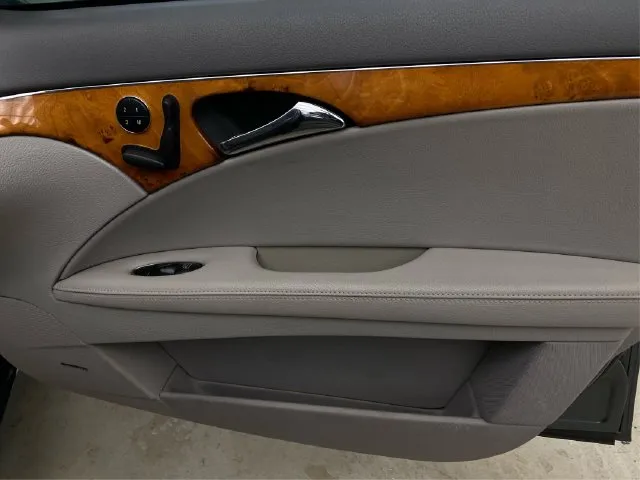 Mercedes-Benz E-Class photo 27