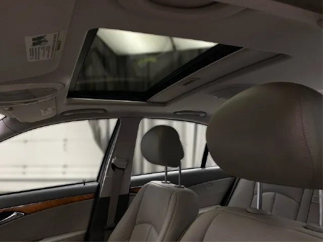 Mercedes-Benz E-Class photo 26
