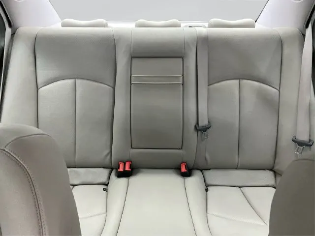 Mercedes-Benz E-Class photo 21