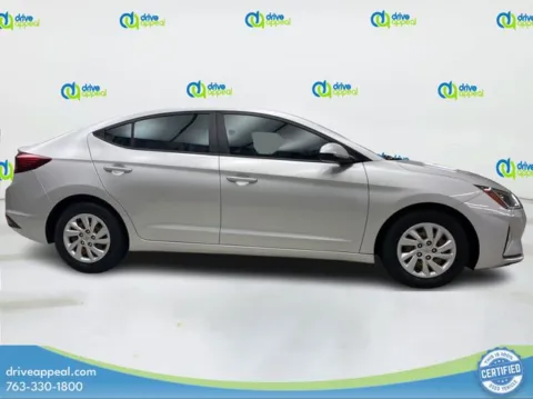 More photos of 2020 Hyundai Elantra SE at Drive Appeal Bloomington, MN
