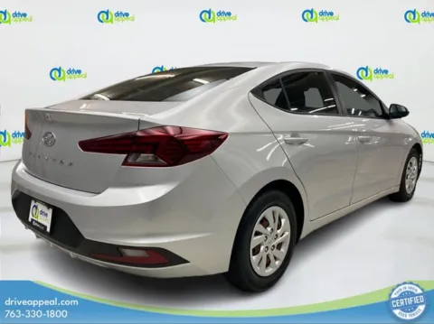 More photos of 2020 Hyundai Elantra SE at Drive Appeal Bloomington, MN