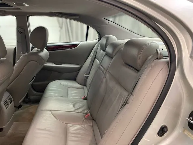 2002 Lexus ES 300 photo 4
