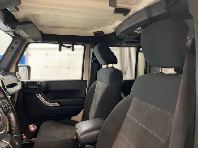 2012 Jeep Wrangler Unlimited Sahara photo 4