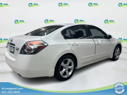 More photos of 2009 Nissan Altima 3.5 SE at Drive Appeal Bloomington, MN