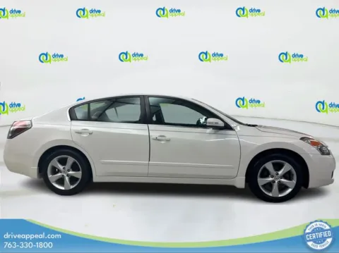 More photos of 2009 Nissan Altima 3.5 SE at Drive Appeal Bloomington, MN
