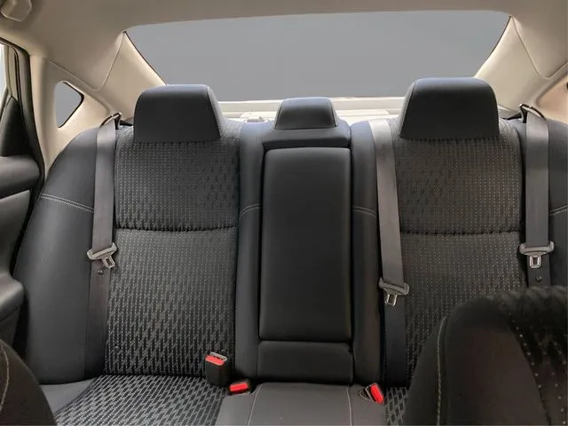 2017 Nissan Altima 2.5 SV photo 2