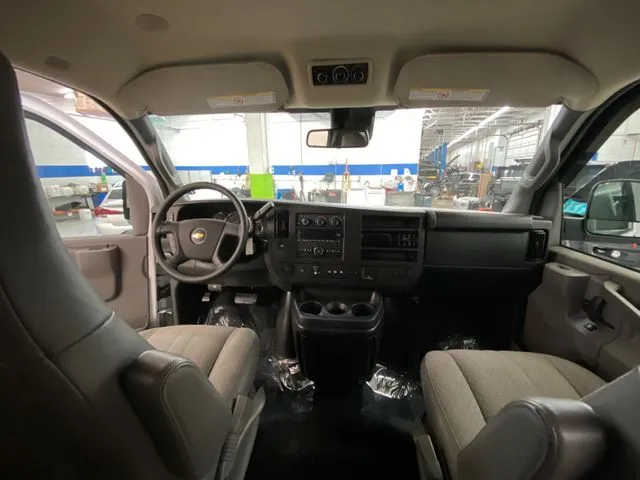 2019 Chevrolet Express Passenger LT - Photo 23