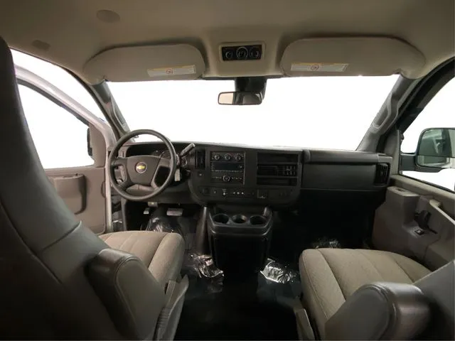2019 Chevrolet Express Passenger LT - Photo 24