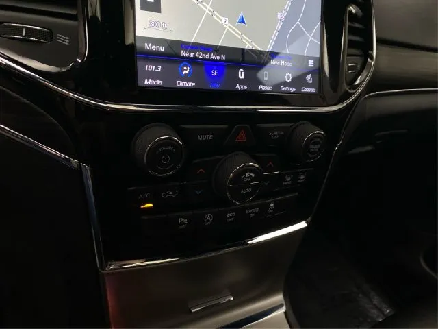 Jeep Grand Cherokee photo 33