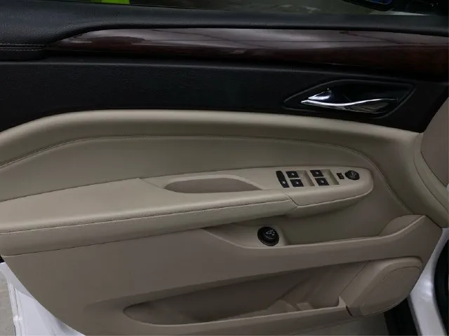 Cadillac SRX photo 26
