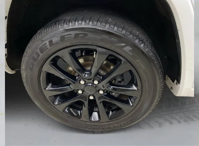 Jeep Grand Cherokee photo 18