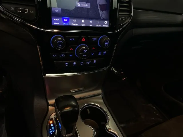 Jeep Grand Cherokee photo 33
