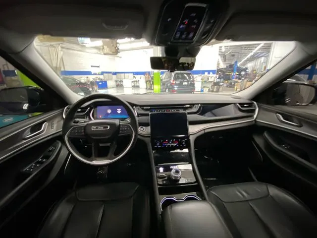 Jeep Grand Cherokee photo 29