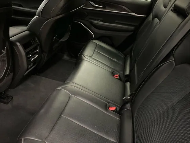 Jeep Grand Cherokee photo 11