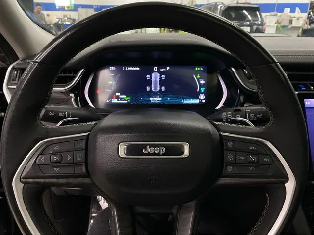Jeep Grand Cherokee photo 23