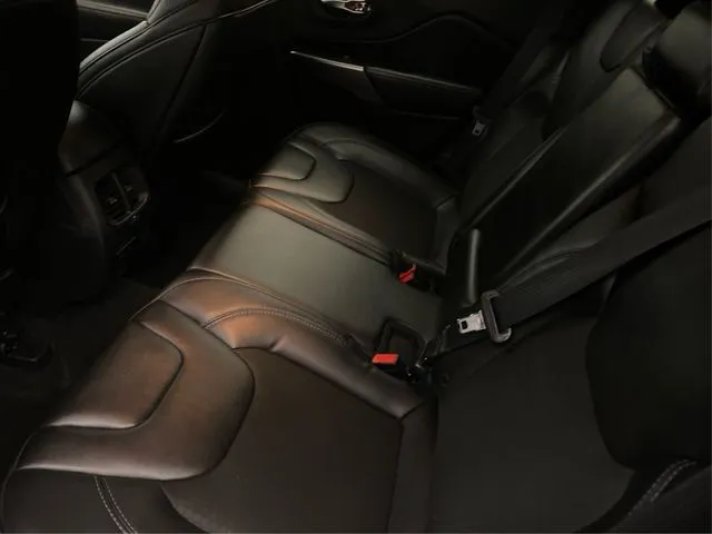 Jeep Cherokee photo 11